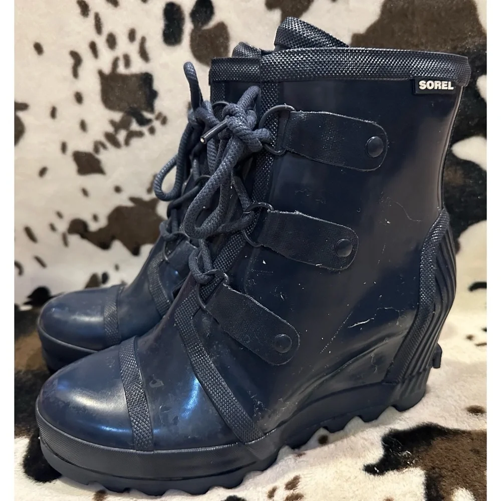 Sorel Joan of Arctic Wedge Rain Boots Navy Blue Rubber Lace Up NL2524-464 Mens 9